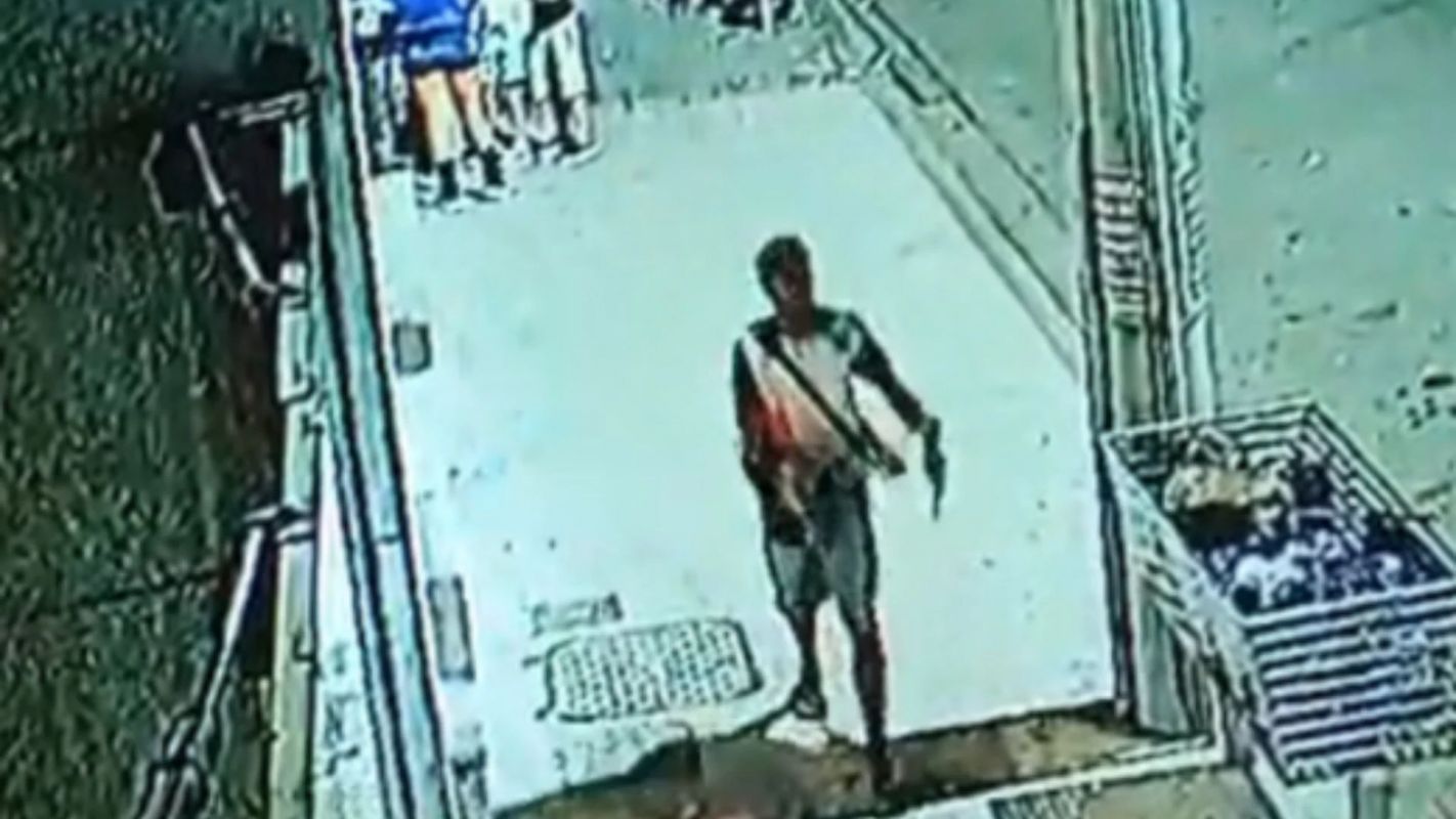 Vídeo: Criança tem pescoço cortado por homem em ataque repentino em MG