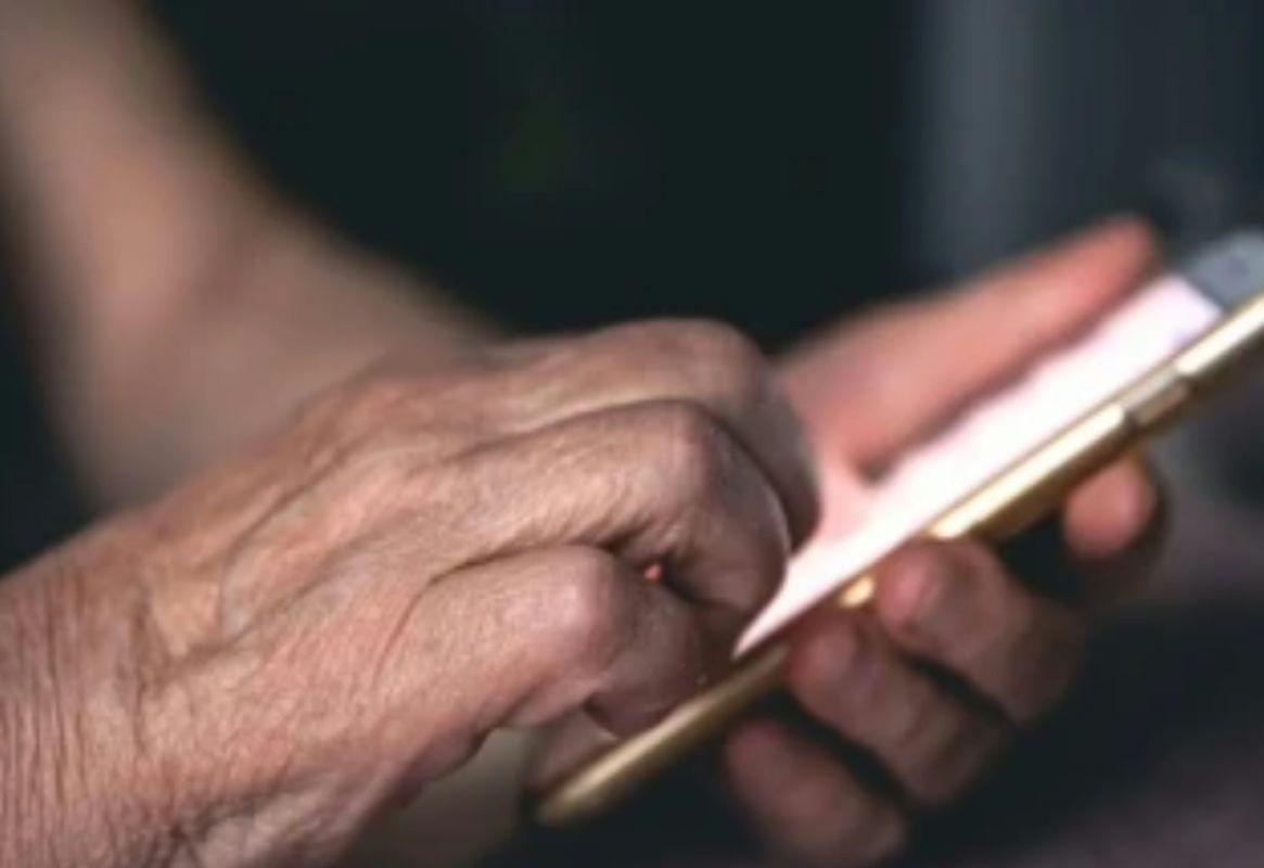 Falso prêmio pelo WhatsApp termina em prejuízo para idosa em Minas Gerais