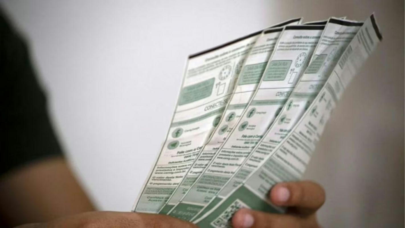 Aneel aciona bandeira amarela e conta de luz terá cobrança extra em maio