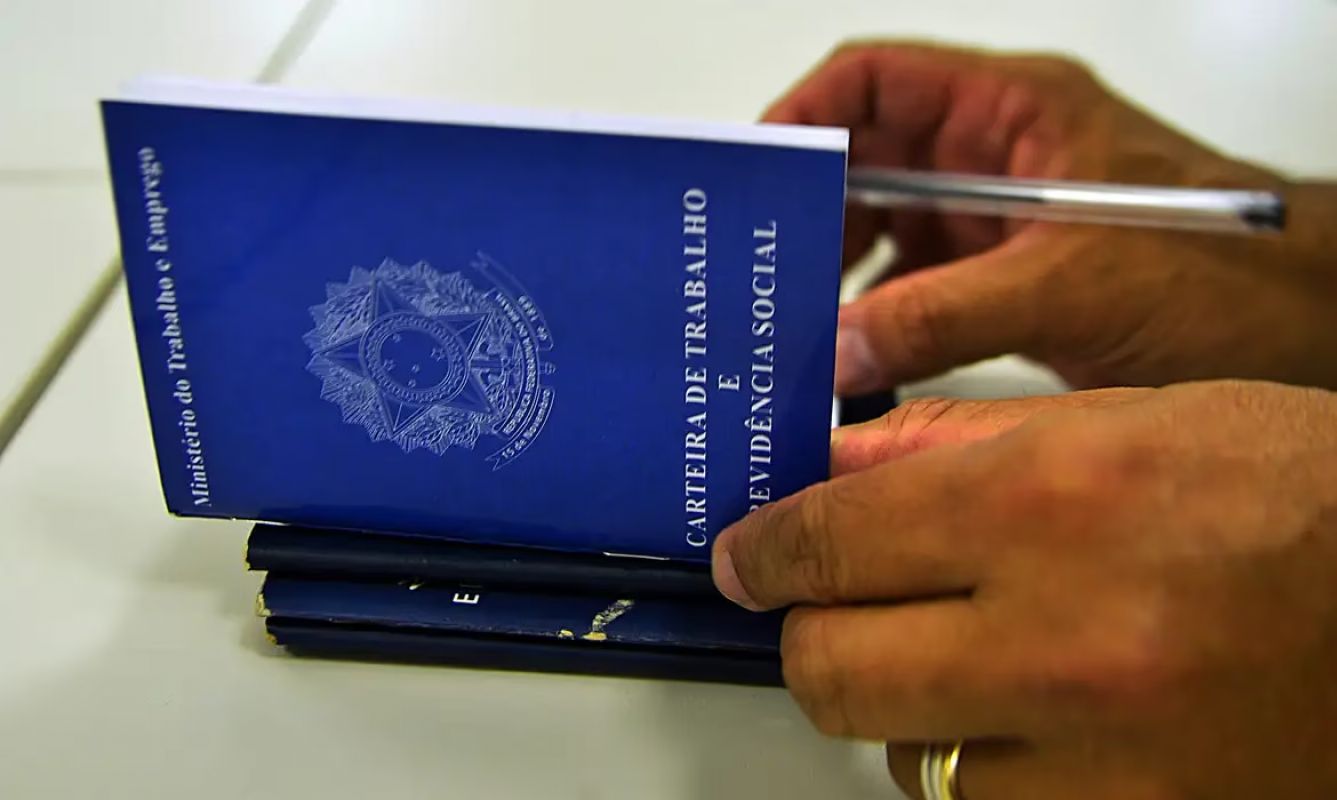  Desemprego cai a 5,1% no fim de 2025 e atinge menor nível da série do IBGE