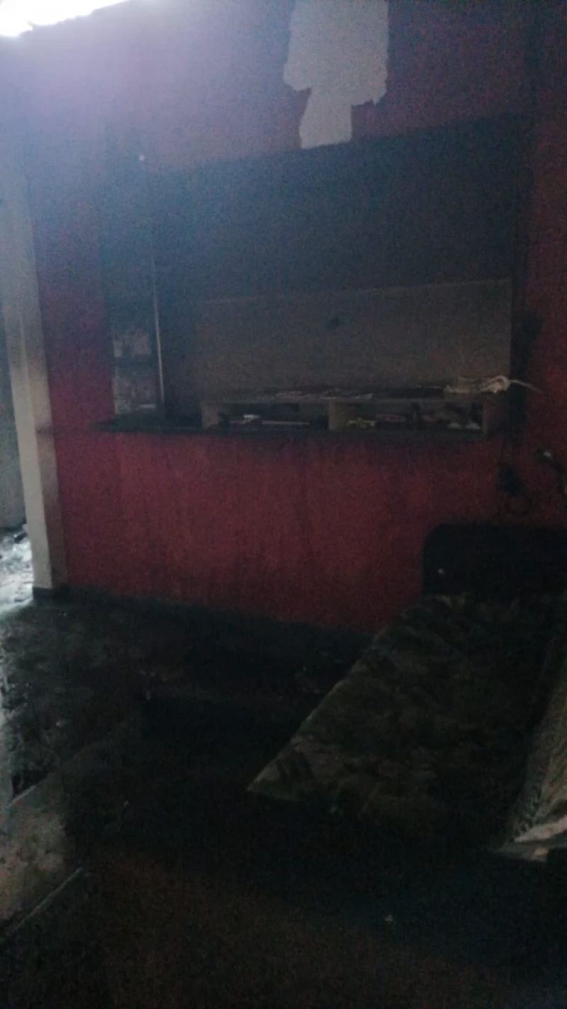 Incêndio destrói residência em Ipatinga