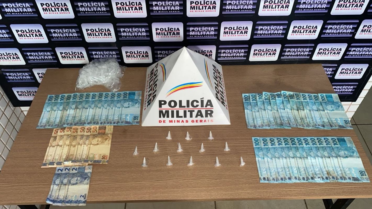 Adolescente de 17 anos é apreendido com cocaína e dinheiro em Caratinga