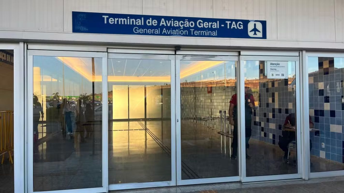 Deportados chegam ao Brasil pela 1ª vez em avião da Força Aérea dos EUA