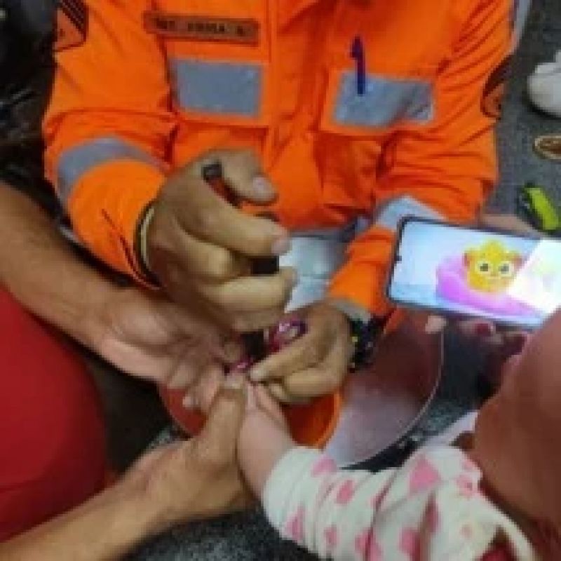 Bebê de 5 meses fica com dedo preso em hand spinner e mobiliza bombeiros em MG