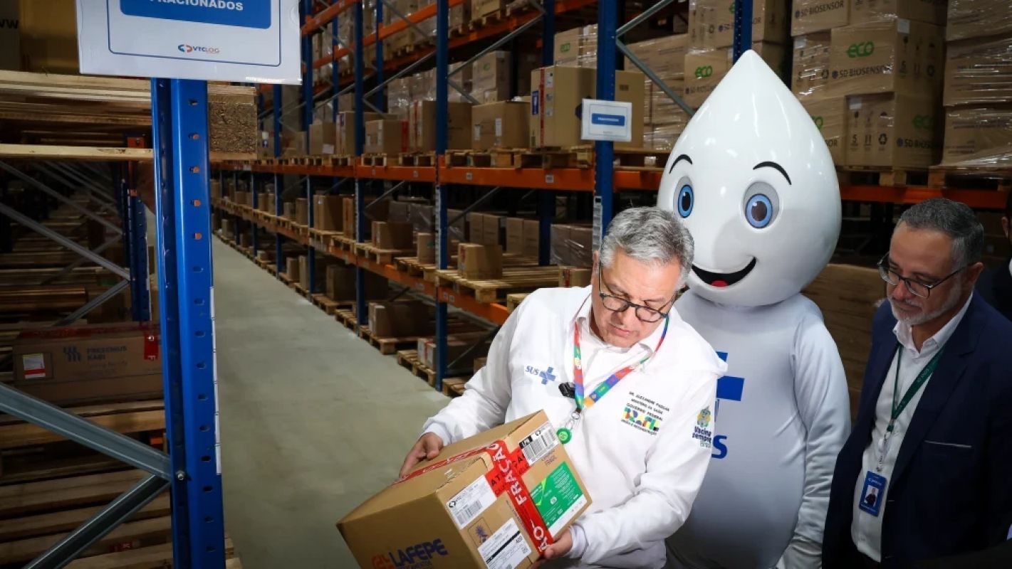  Brasil recebe 1,3 milhão de doses atualizadas da vacina contra a Covid-19