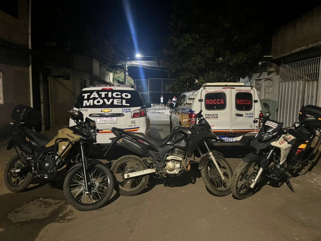 Moto adulterada e drogas são encontradas em matagal de Manhuaçu