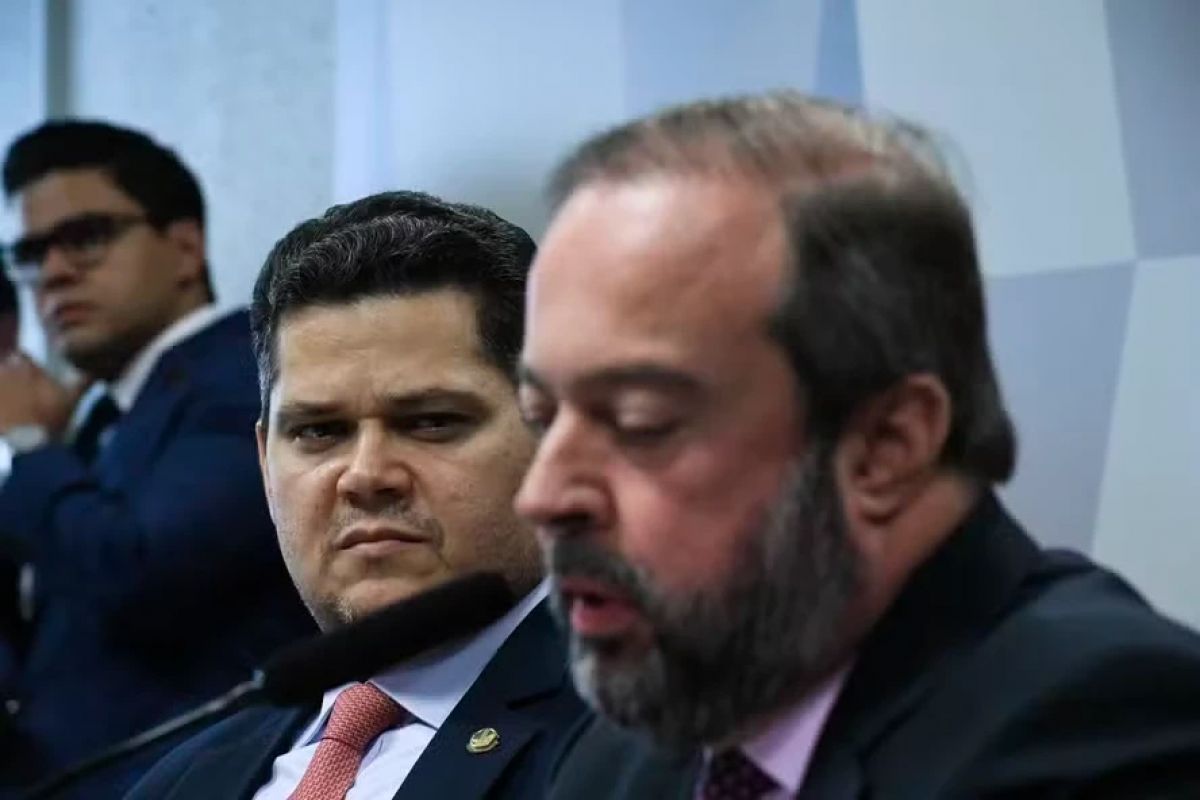  Davi Alcolumbre articula para derrubar Alexandre Silveira do Ministério de Minas e Energia