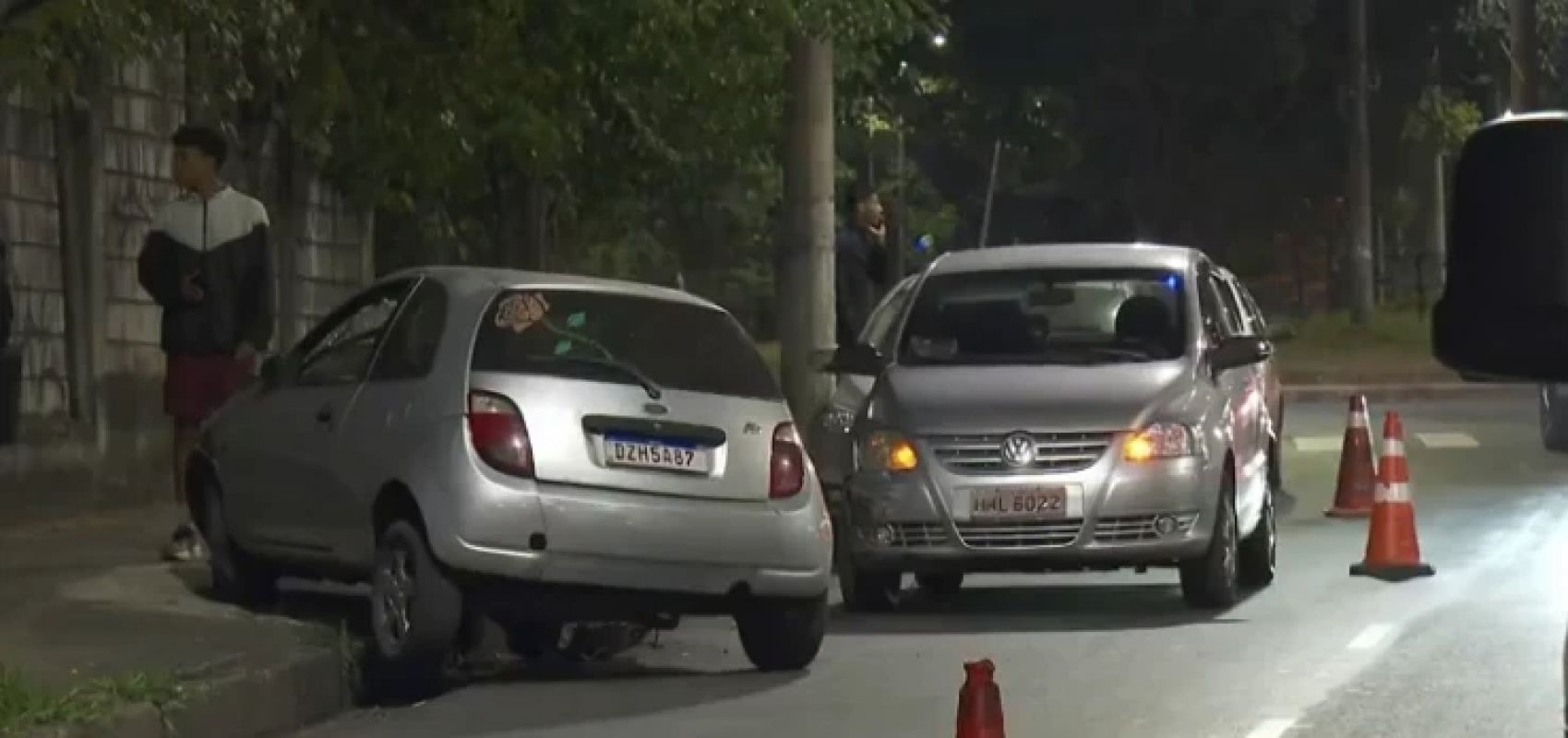 Menino de 11 anos morre após motorista ter mal súbito e invadir calçada durante caminhada com o pai em Minas Gerais