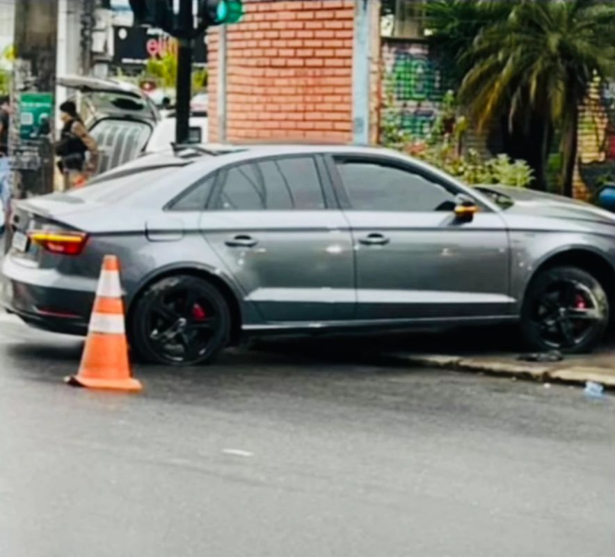 Vídeo: Mulher sem CNH e bêbada bate carro em escola de Ipatinga no fim da madrugada