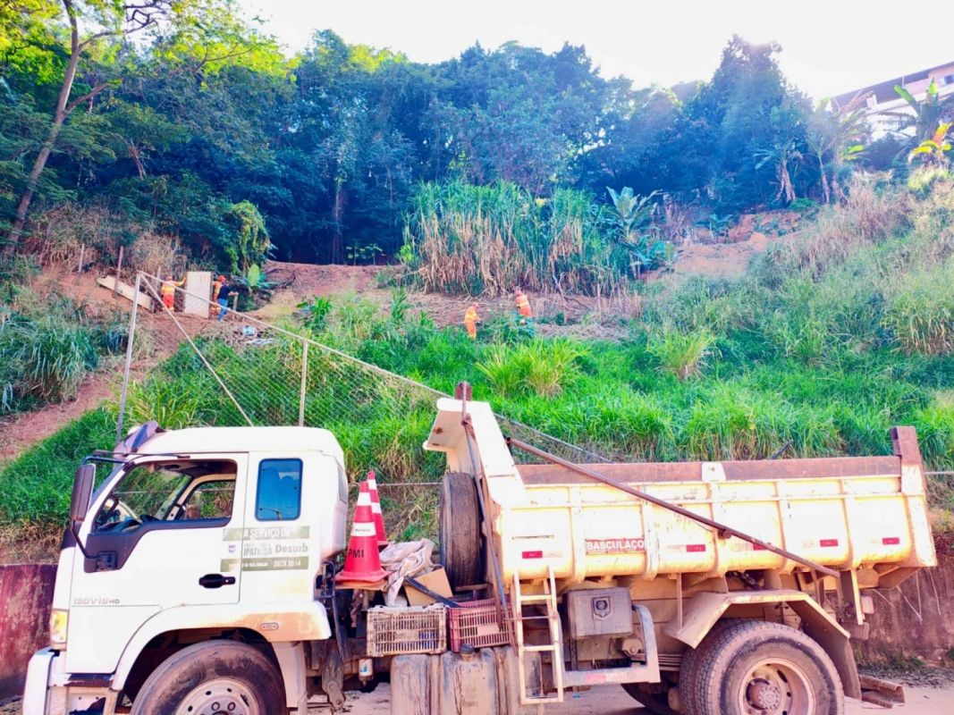 Estrutura irregular é removida de área pública em Ipatinga