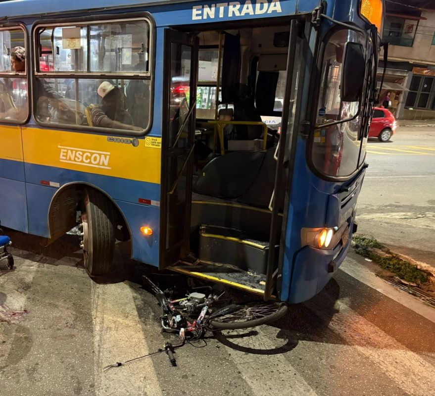 Adolescente de bicicleta colide com ônibus escolar em João Monlevade