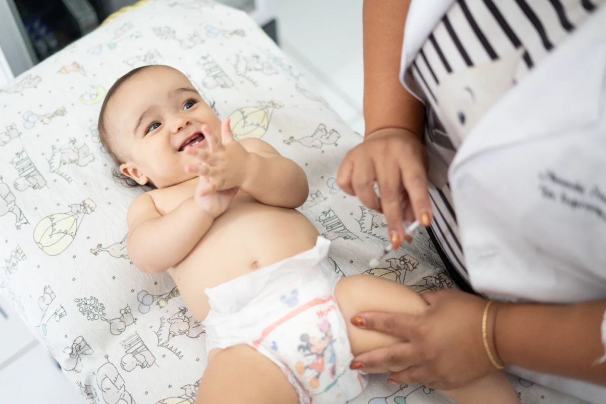Fabriciano inicia reforço da vacina contra meningite para crianças e adolescentes