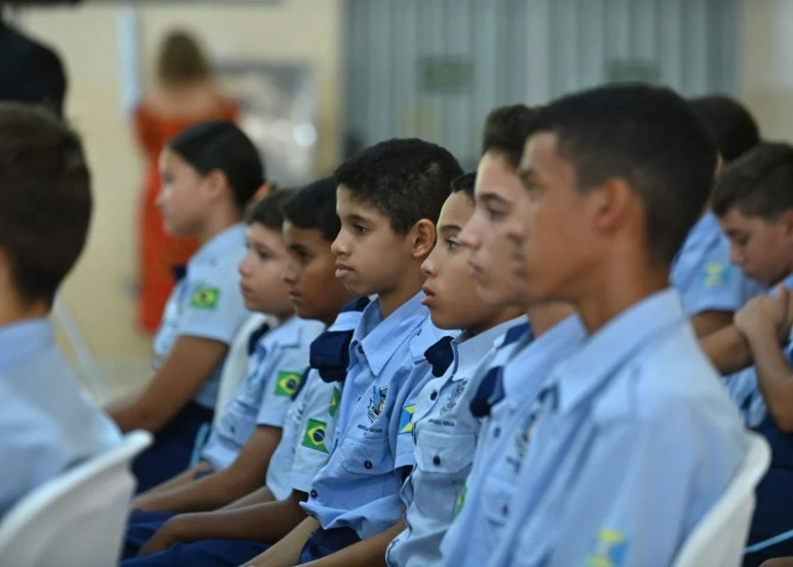 Críticas crescem contra escolas cívico-militares em Minas