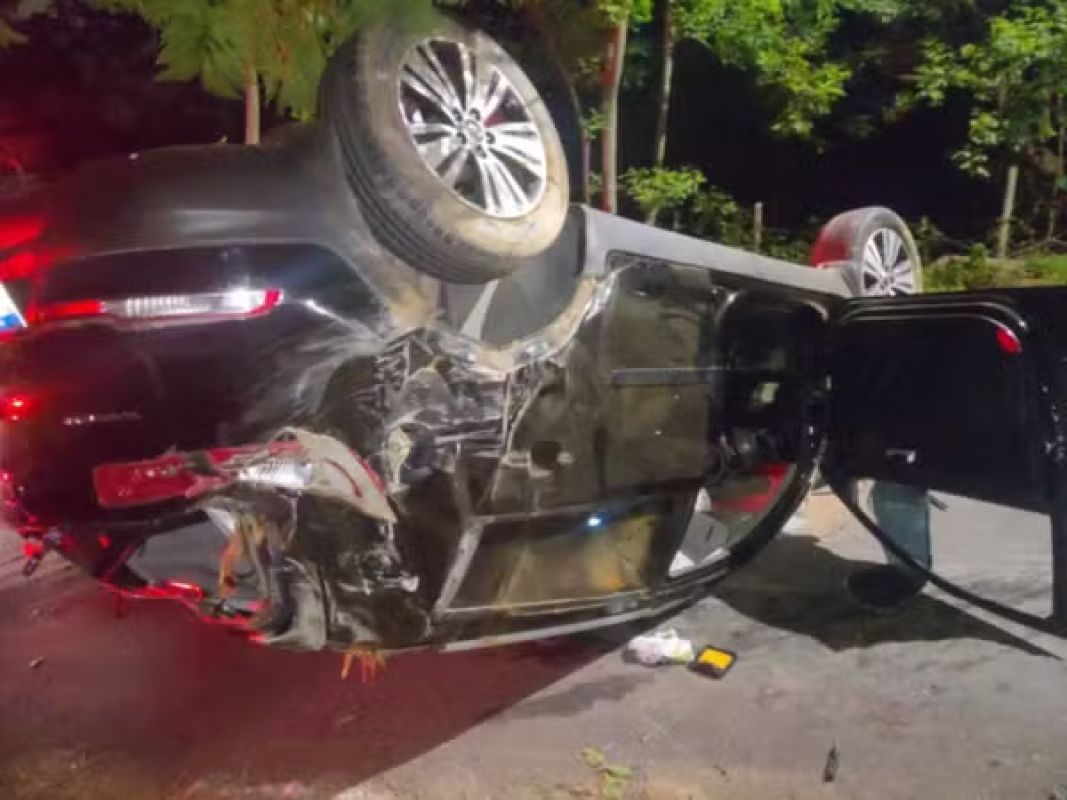  Jovem furta carro para 'curtir o fim de semana' e capota veículo em Governador Valadares