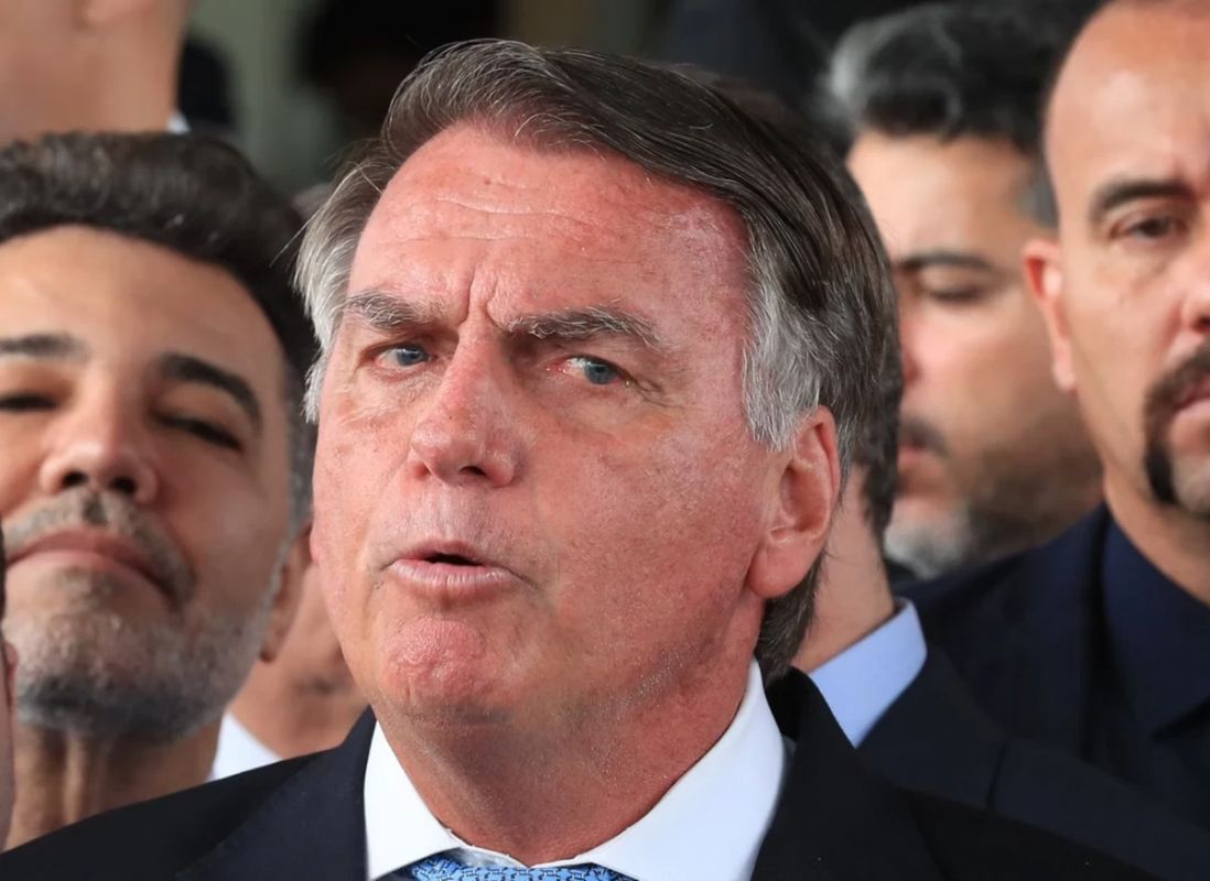 Bolsonaro nega repasse de dinheiro a Carla Zambelli