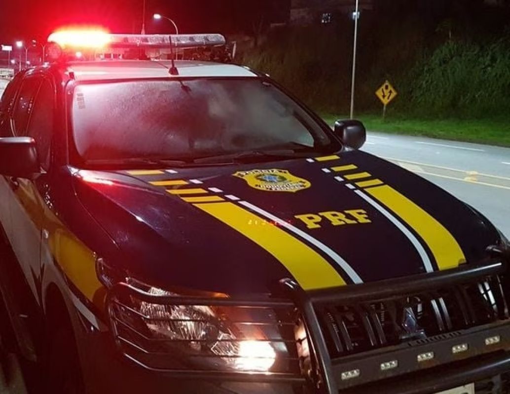 Caminhoneiro sofre tentativa de assalto na BR-381 em Antônio Dias