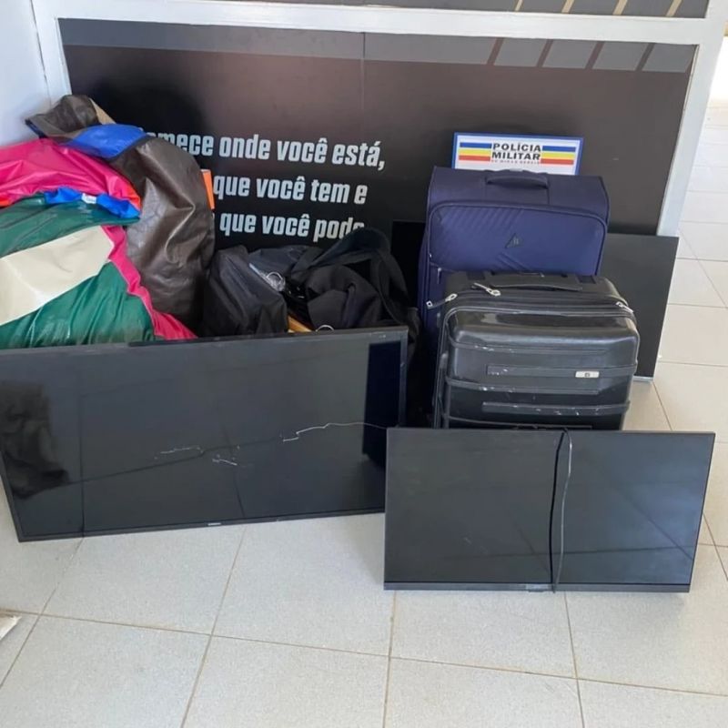 PM apreende armas e produtos furtados em operação no bairro Esperança, em Ipatinga