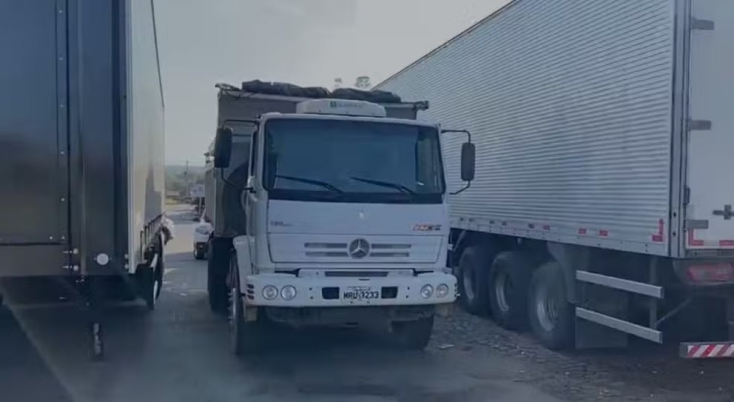 Furtado no ES, caminhão é encontrado em Governador Valadares com placa e cor alteradas