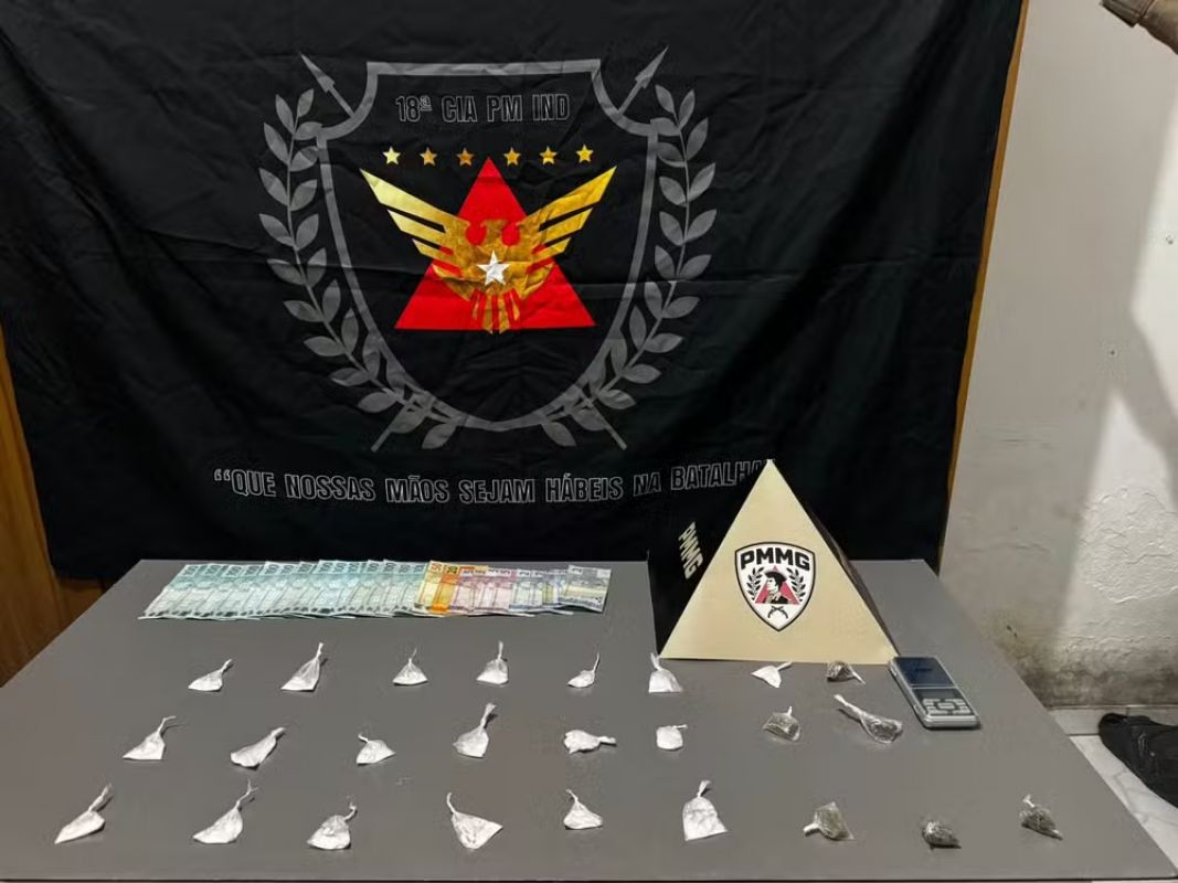  Após denúncia de tráfico de drogas em via pública, jovem é preso com cocaína e maconha