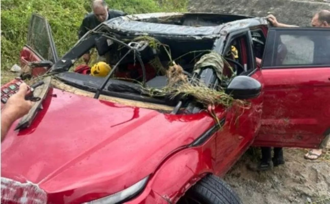 Casal de estrangeiros e bebê morrem após carro ser arrastado pela correnteza em Santa Catarina