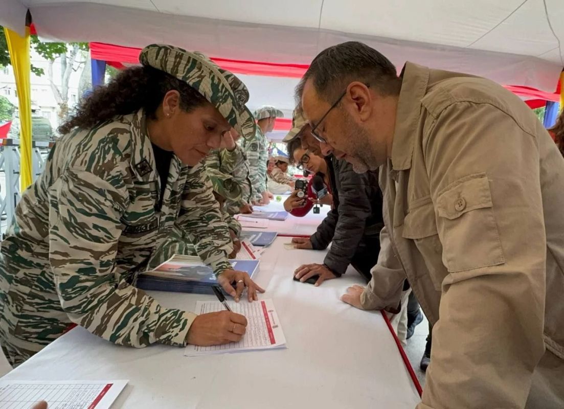 Venezuela convoca donas de casa e aposentados para enfrentar os EUA