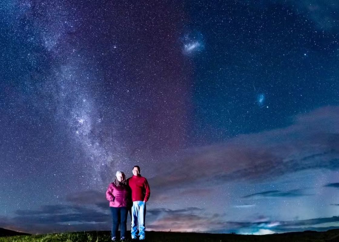  Aurora boreal na Serra Gaúcha? Céu roxo intriga especialistas durante fenômeno ainda sem explicação no RS