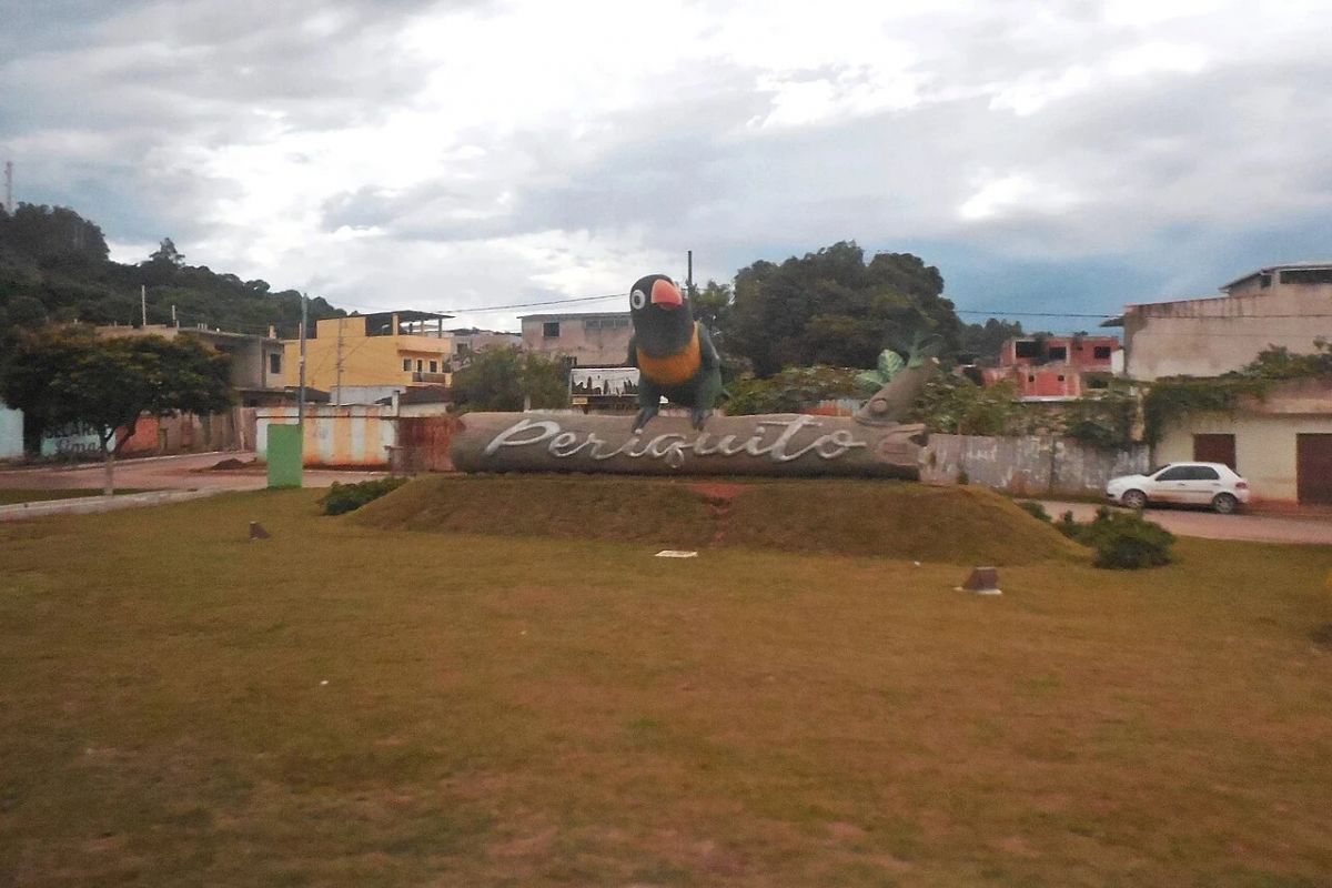 Homem morre após fumar cigarro com página da Bíblia em Periquito