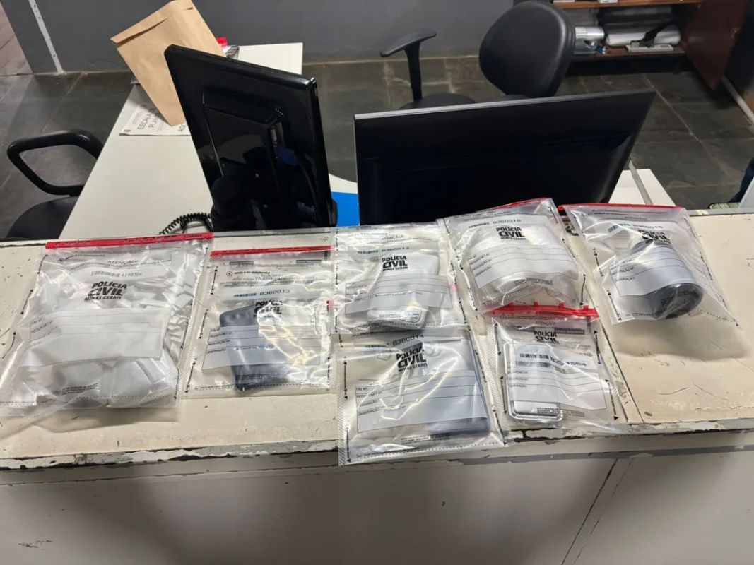 Polícia prende foragido com cocaína escondida debaixo do sofá no Centro de Guanhães