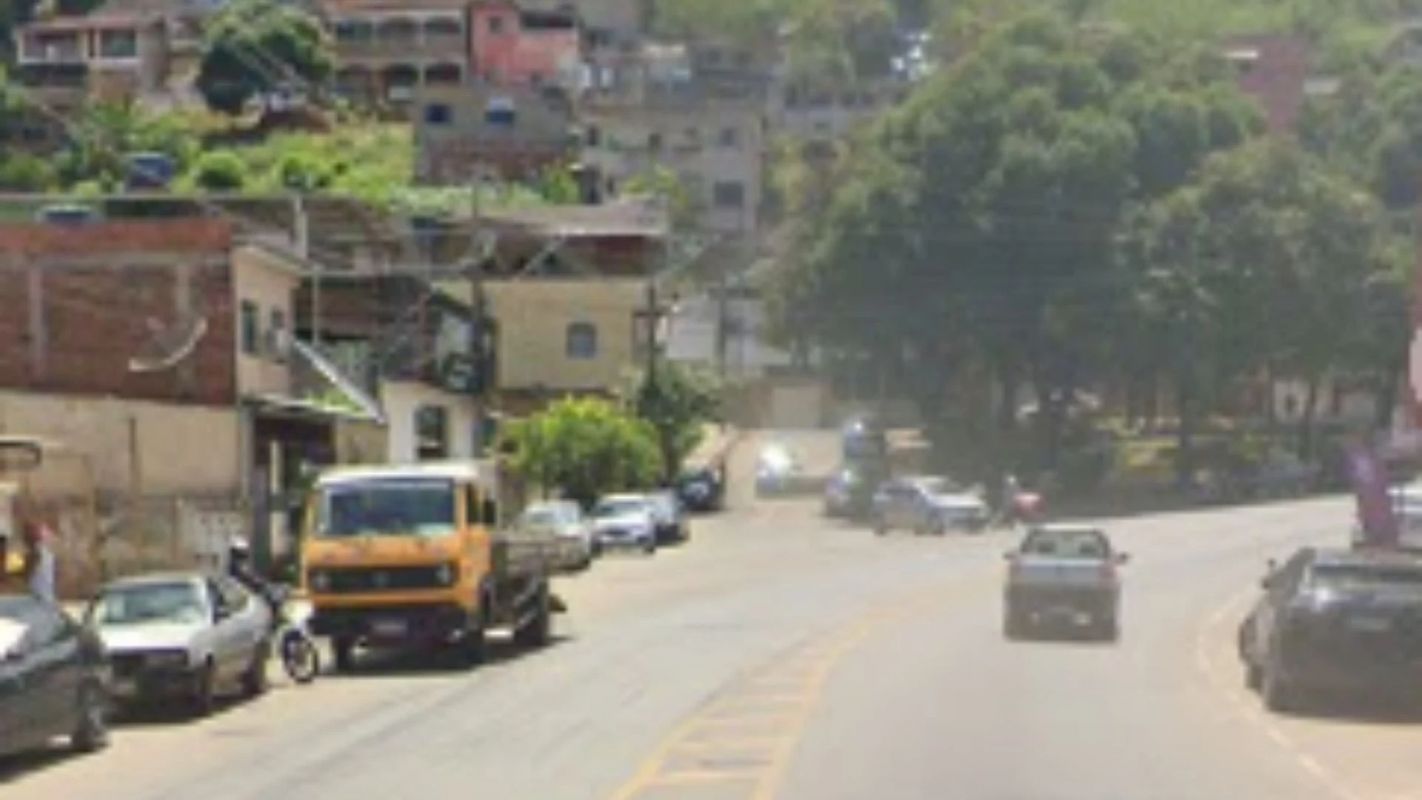 Mulher é agredida com pedradas por adolescente em praça de Ipatinga