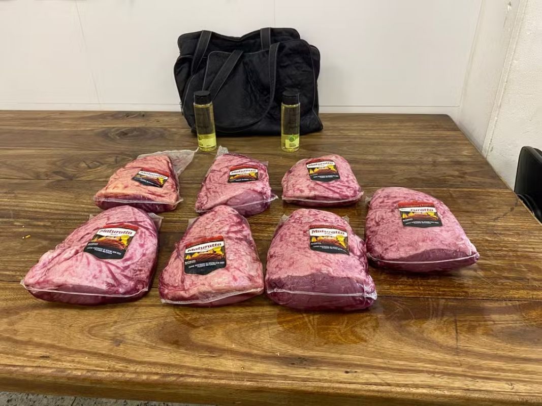 Irmãs são presas após furtarem mais de R$ 1 mil em peças de picanha em supermercado de Governador Valadares