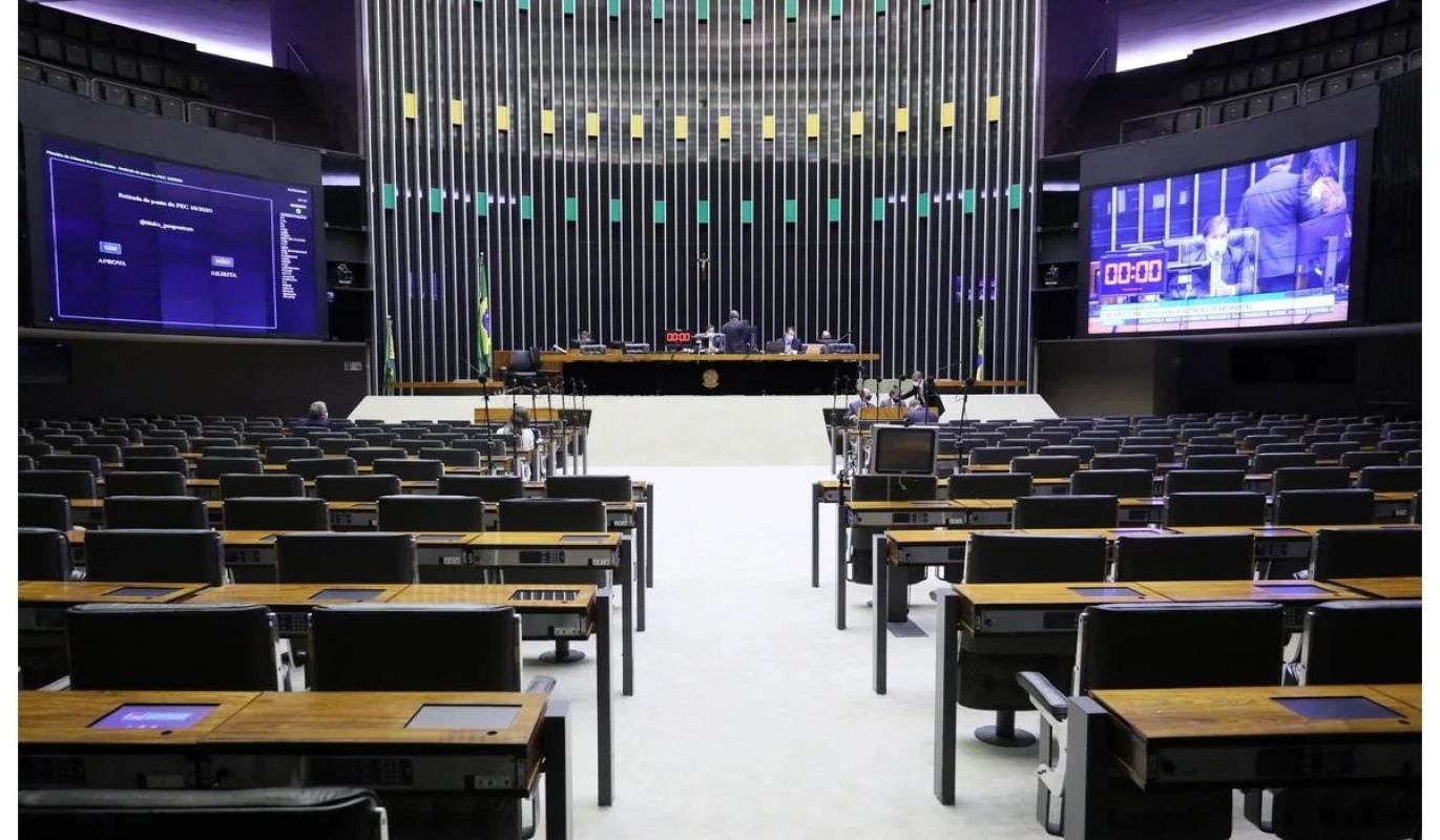 Câmara aprova projeto que proíbe descontos indevidos em benefícios do INSS