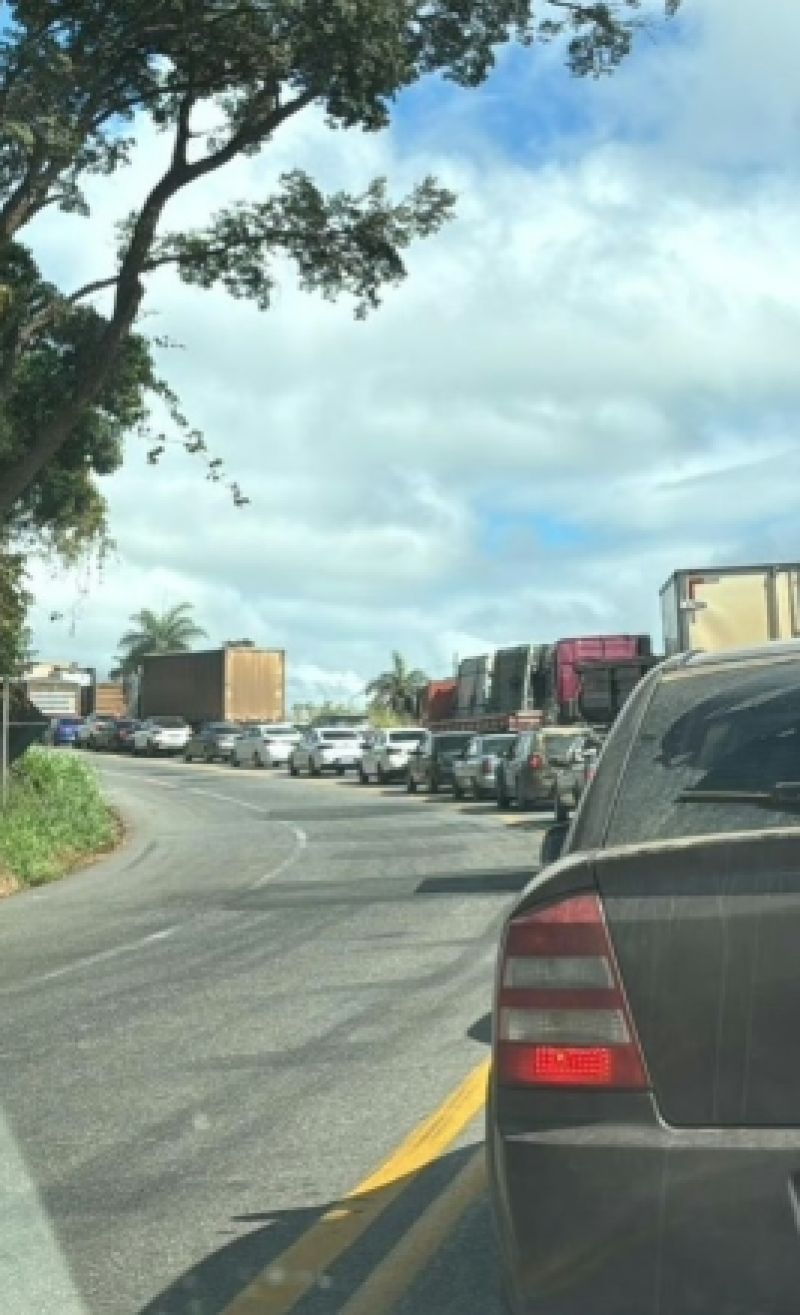 Obras na BR-381 causam retenções e exigem paciência de motoristas nesta segunda