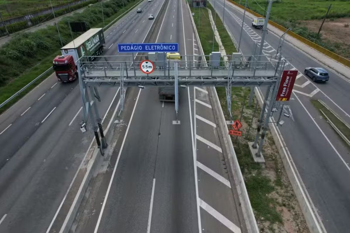 Dutra passa a cobrar pedágio eletrônico na pista expressa entre Arujá e Marginal Tietê