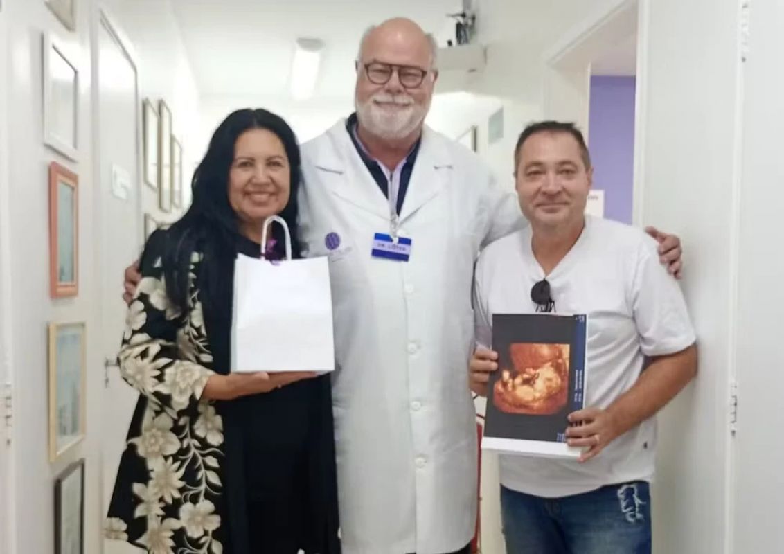 Grávida aos 62 anos, mulher espera nascimento da filha após promessa religiosa