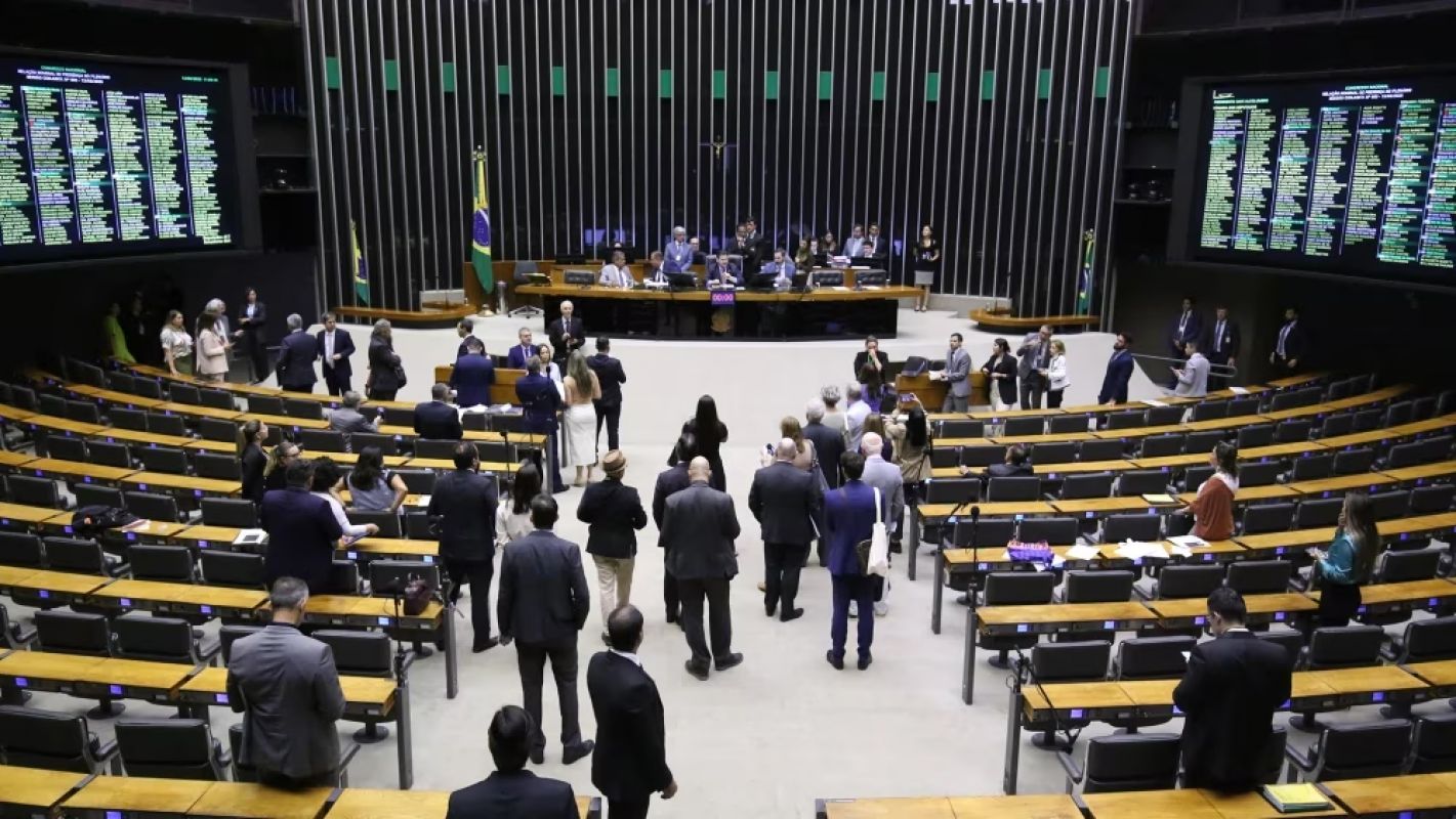 Câmara aprova PEC que isenta de IPVA carros com 20 anos ou mais