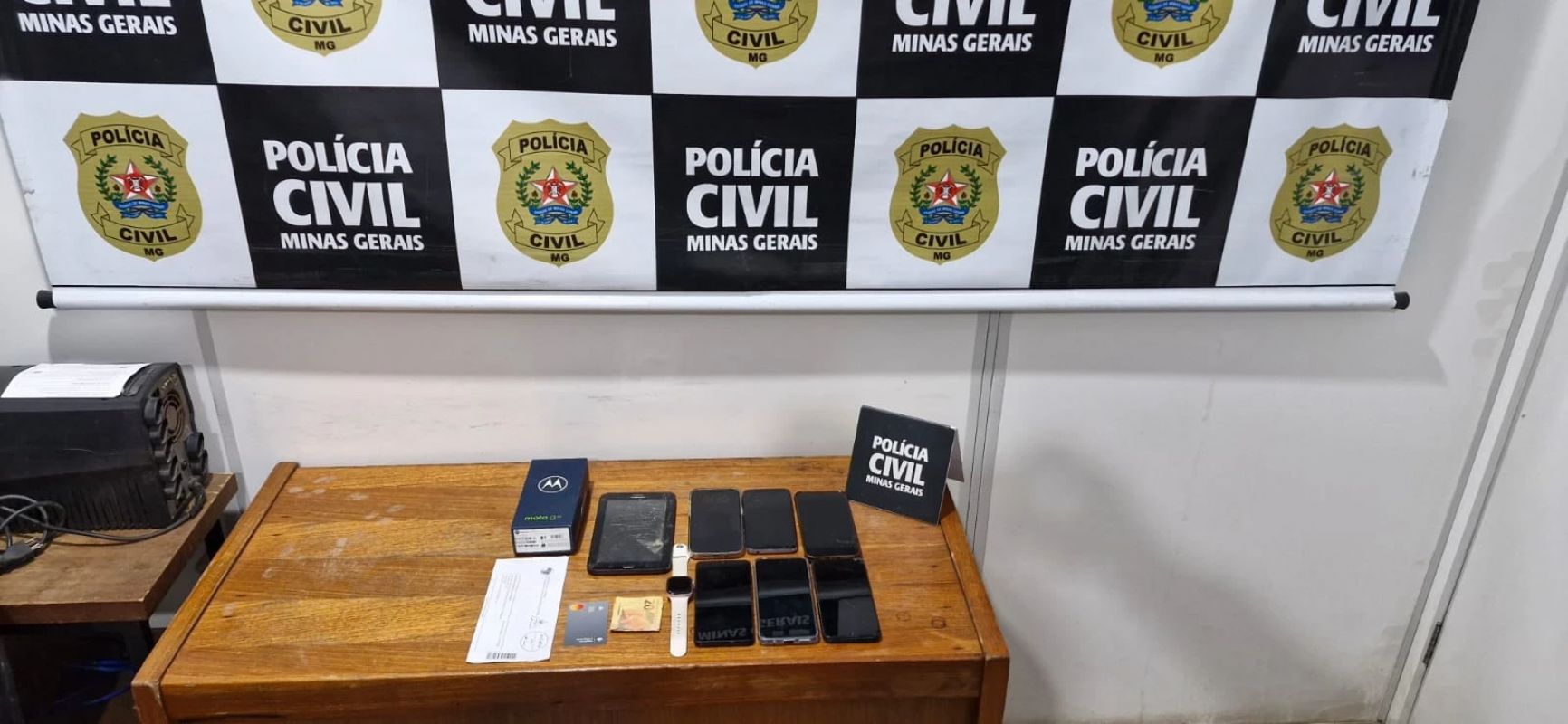 Mulher é alvo de mandados por perseguição ao ex-companheiro em João Monlevade