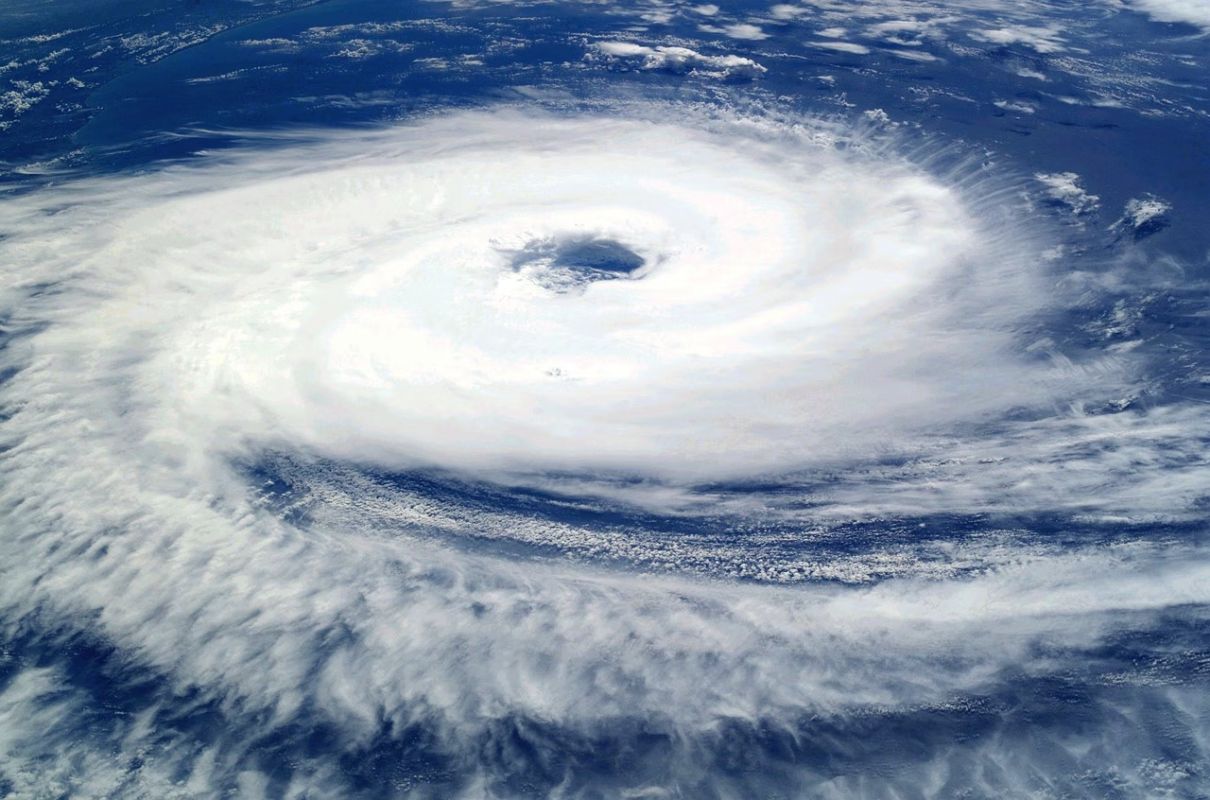 Ciclone próximo ao Sudeste deve provocar chuva forte e risco de alagamentos no país