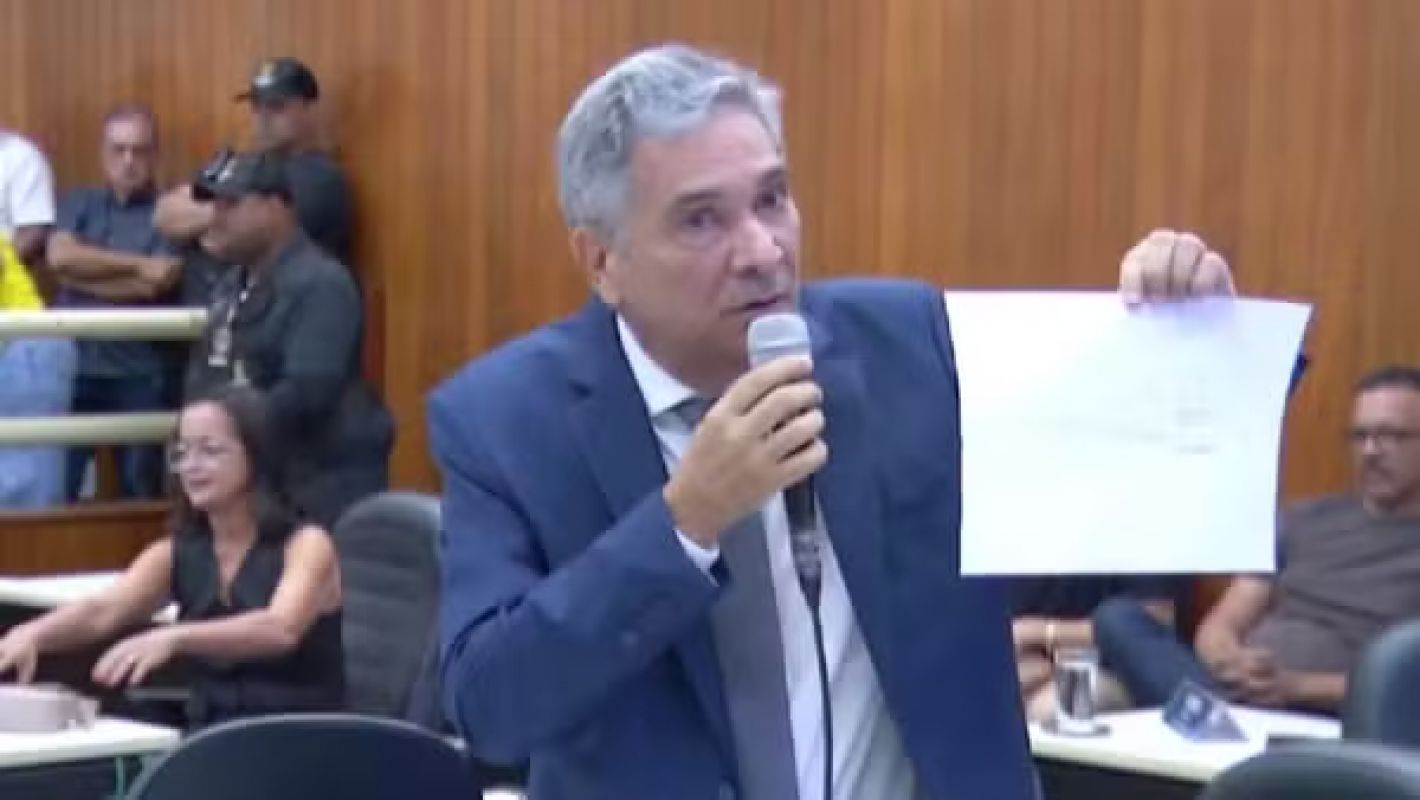  Prefeito de Governador Valadares nega irregularidades e faz acusações durante depoimento em comissão