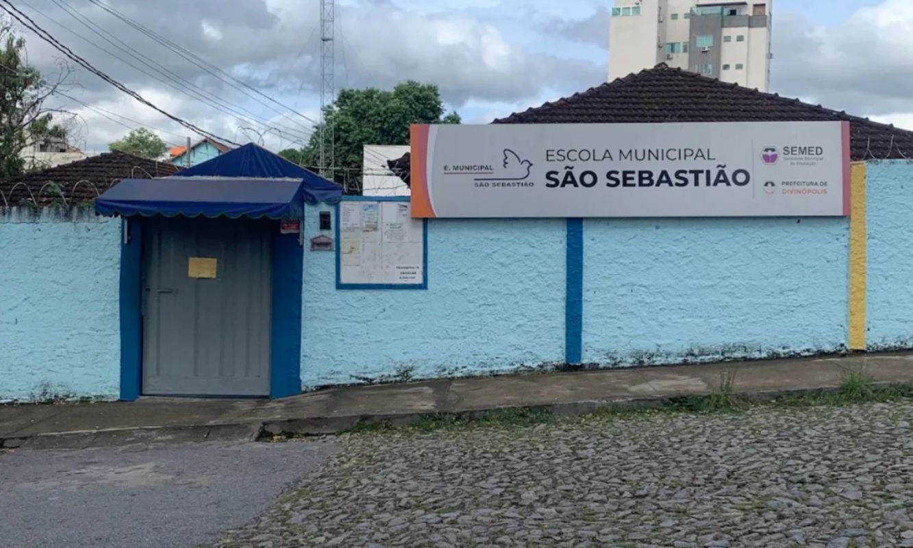  Avó leva faca a escola em MG para cobrar explicações e causa confusão
