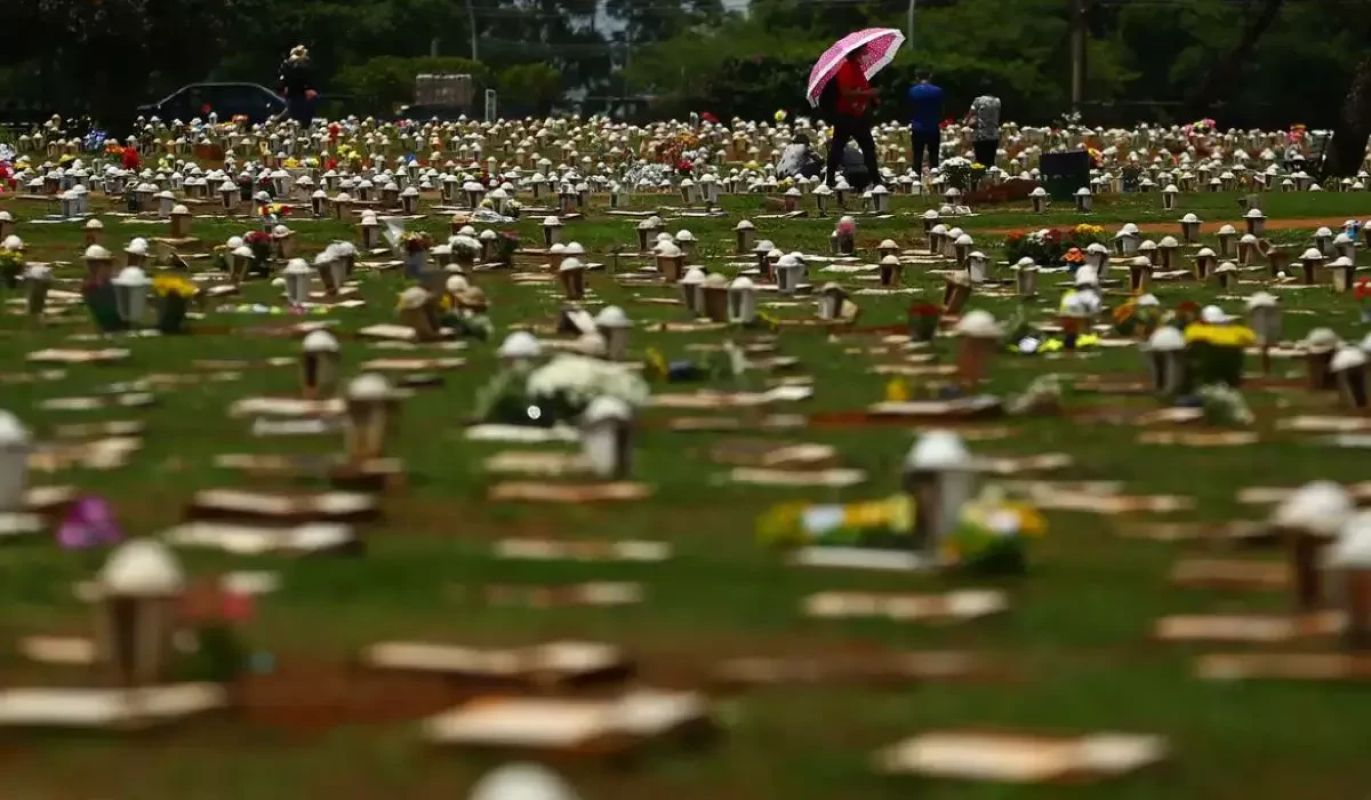 Famílias deixam de resgatar até R$ 50 mil em benefícios após morte de parentes