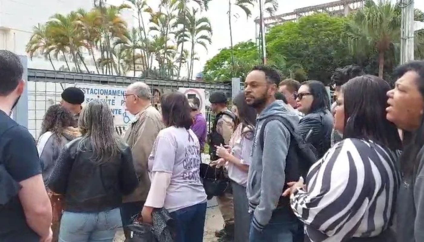 Mulher acusada de planejar falso assalto para matar marido é julgada em Timóteo