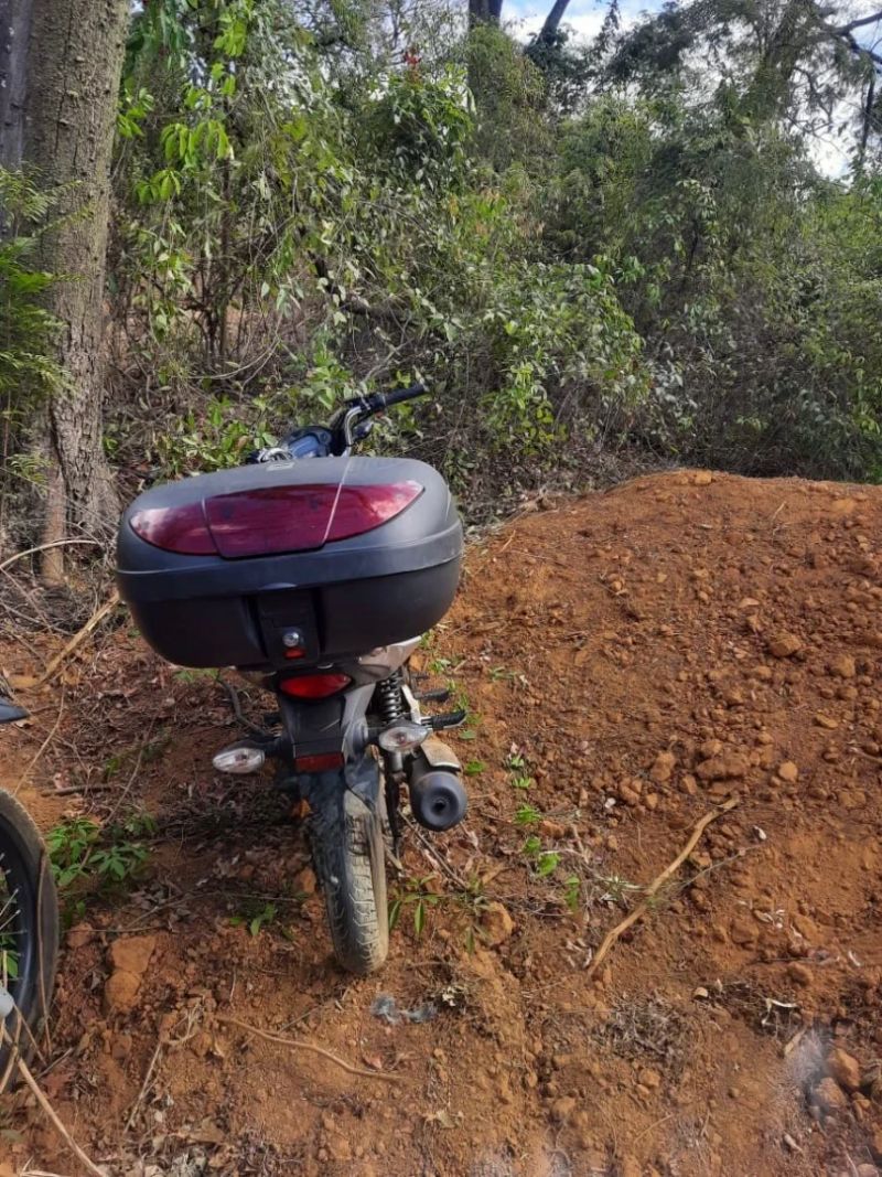 Motocicleta furtada é recuperada pela PM em trilha de Ipatinga