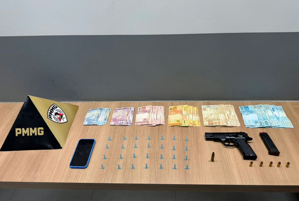 PM apreende pistola 9mm e cocaína em Manhuaçu; suspeito foge pelo rio