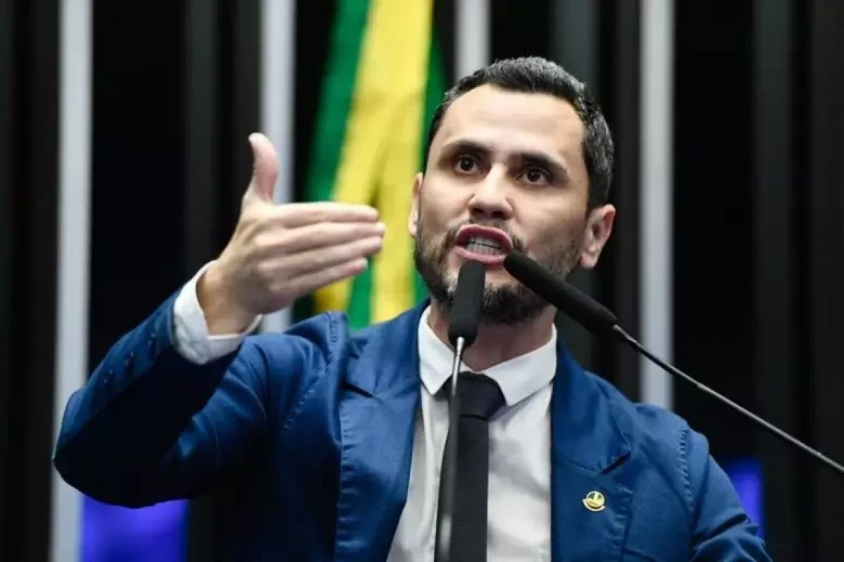 Cleitinho reage à alta de taxas cartoriais em MG