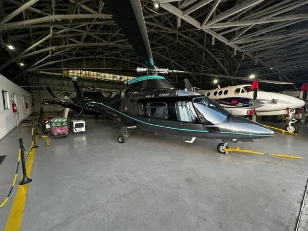 PF apreende helicóptero em operação contra corrupção em SP