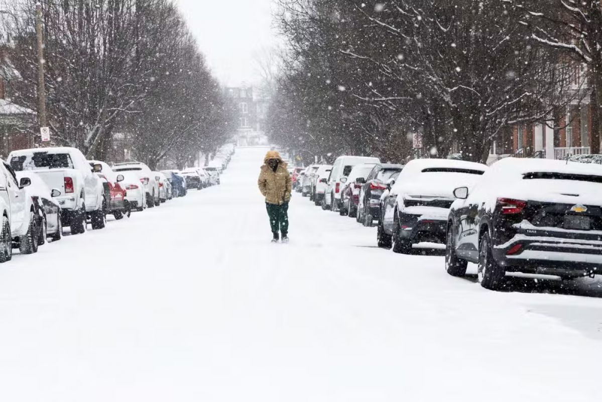 Megatempestade nos EUA: neve e gelo deixam 230 mil sem energia e colocam metade do país sob ameaça