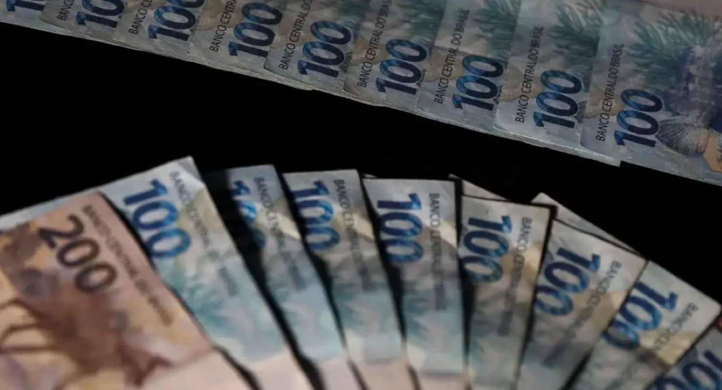 Governo Lula projeta salário mínimo de R$ 1.631 em 2026
