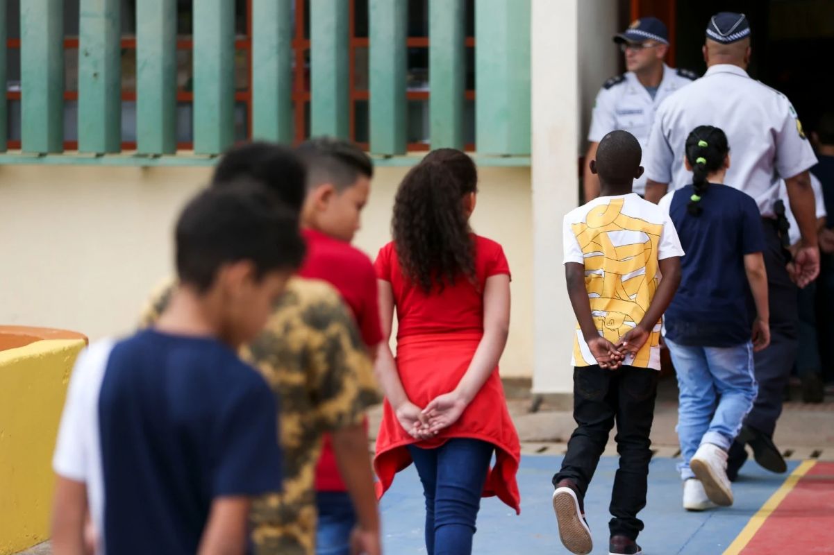 Sind-UTE/MG e escolas do Vale do Aço se opõem ao projeto de militarização escolar