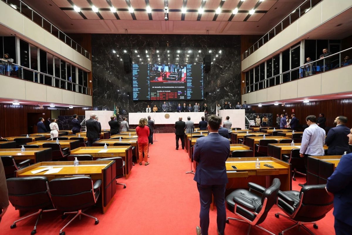Aprovada lei que exige checagem criminal para renovar CNH em Minas