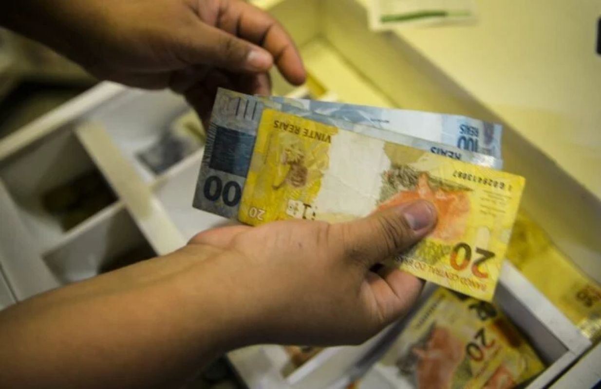 Inflação estoura meta por seis meses e força nova carta do BC ao governo